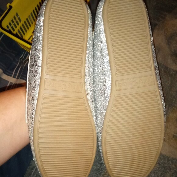 Juicy Couture Silver Glitter Moccassin Size 6 - Picture 2 of 2